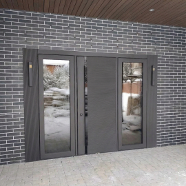 Современная входная дверь с длинной ручкой 2