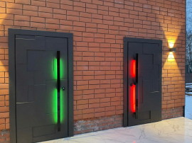 Входные двери с подсветкой